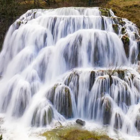 L'orgeletaine : Grande Maison Au Milieu Des Lacs Du Jura *